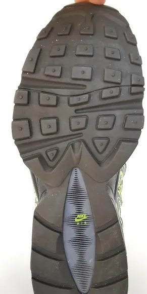 $140 Nike Air Max 95 SE Running Shoes Men's 5 Women's 6.5 922173-004