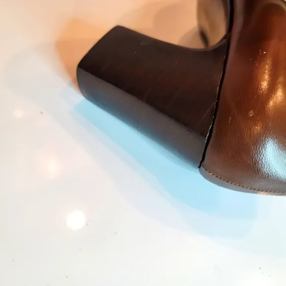 1970s Perfect Made in Argentina Leather Brass Scroll Pump Vintage Rare S…