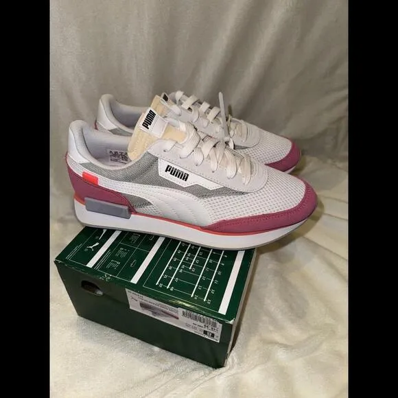 [371149-90] Women’s Puma FUTURE RIDER PLAY ON Size 8