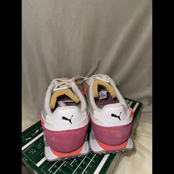[371149-90] Women’s Puma FUTURE RIDER PLAY ON Size 8