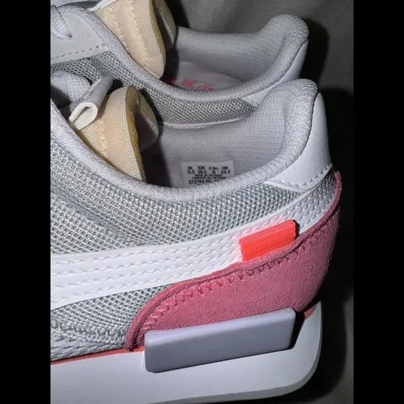[371149-90] Women’s Puma FUTURE RIDER PLAY ON Size 8
