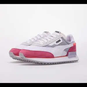 [371149-90] Women’s Puma FUTURE RIDER PLAY ON Size 8