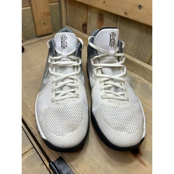 6.5Y Nike Boys Kyrie Flytrap 5 DD0340-112 White Basketball Shoes Sneakers
