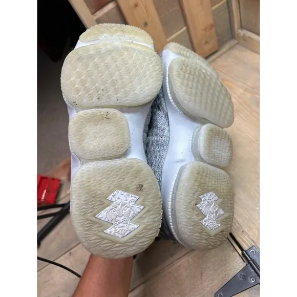 6.5Y Nike LeBron 15 'City Edition' Wolf Gray 922811-005 (GS) EU39 Basketball Sho