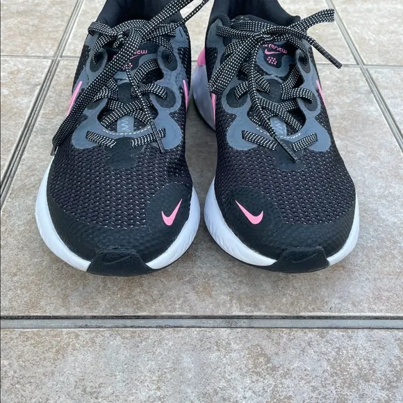 6y Youth / WOMEN'S 8 NIKE RENEW RUN SHOES Black/ Pink White CT1430 092 running