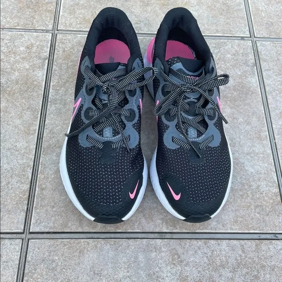 6y Youth / WOMEN'S 8 NIKE RENEW RUN SHOES Black/ Pink White CT1430 092 running