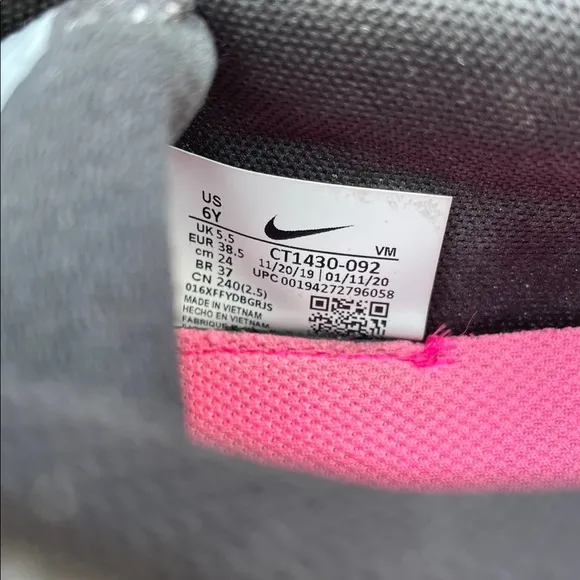 6y Youth / WOMEN'S 8 NIKE RENEW RUN SHOES Black/ Pink White CT1430 092 running