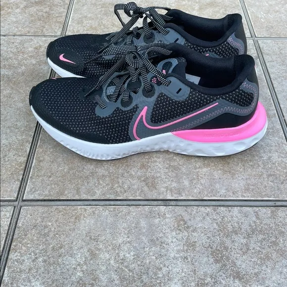 6y Youth / WOMEN'S 8 NIKE RENEW RUN SHOES Black/ Pink White CT1430 092 running