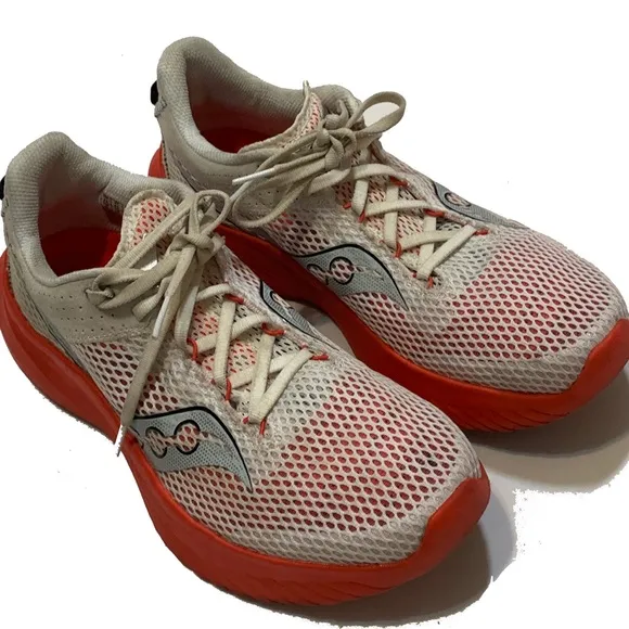 9.5 / Saucony running shoes men’s