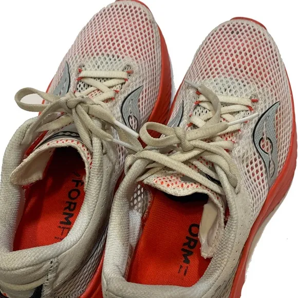 9.5 / Saucony running shoes men’s