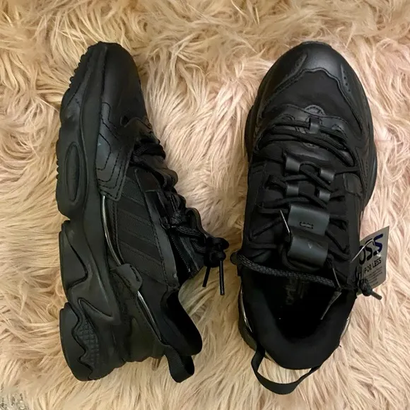 Adidas | BLACK Ozweego Sneaker Mens 4/Womens 6 NWT