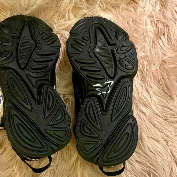 Adidas | BLACK Ozweego Sneaker Mens 4/Womens 6 NWT