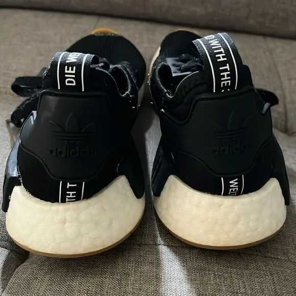 Adidas Men's NMD R1 Black Mesh Cushioned Gum Sole Running Shoes Size 10 B42200