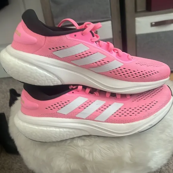 Adidas running shoes supernova