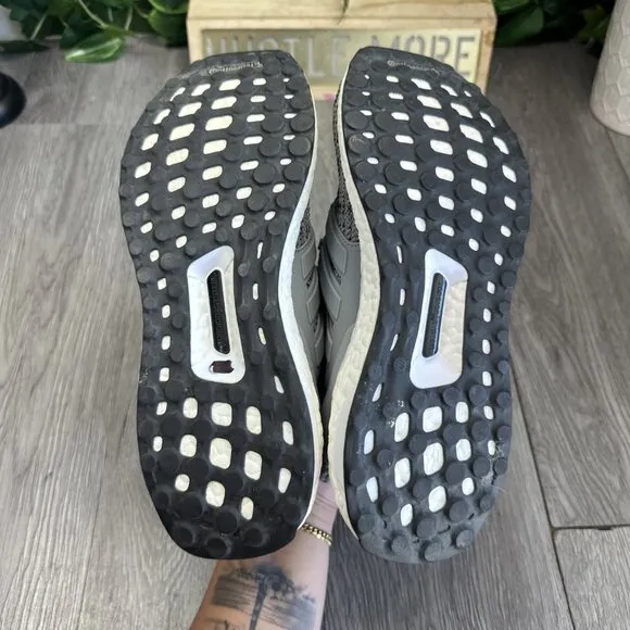 Adidas Ultraboost 4.0 DNA GREY WHITE MENS RUNNING SHOES 6.5 / Women 8  Rare