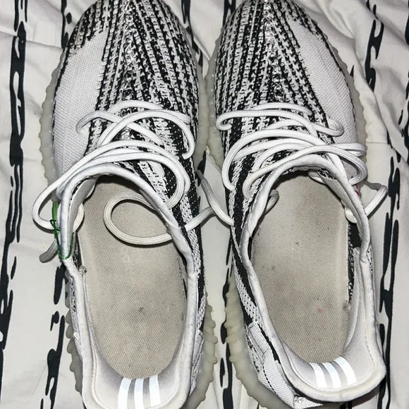 adidas Yeezy Boost 350 V2 Zebras