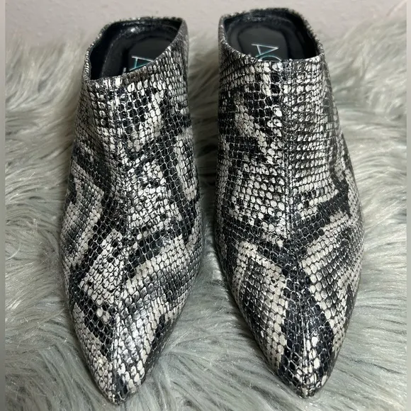 AGL POINTY TOE MULES GRISU SNAKE PRINT LEATHER  SLIP ON Sz US 8 / EU 38