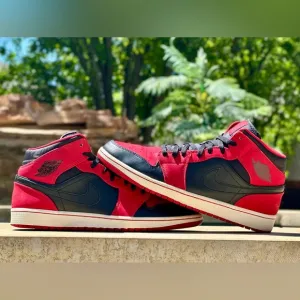 Air Jordan 1 Mid Gym Red Black Bred Sneaker - Size 12 Mens (554724-005)