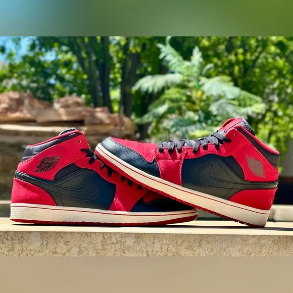 Air Jordan 1 Mid Gym Red Black Bred Sneaker - Size 12 Mens (554724-005)