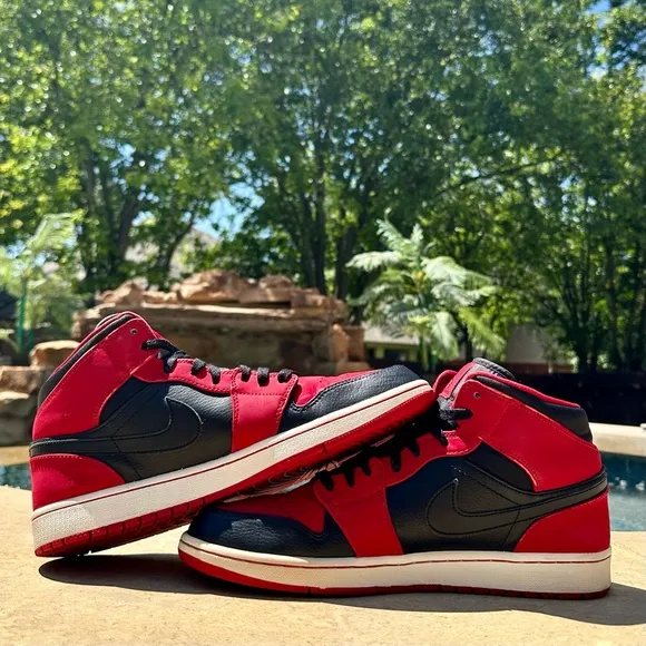 Air Jordan 1 Mid Gym Red Black Bred Sneaker - Size 12 Mens (554724-005)