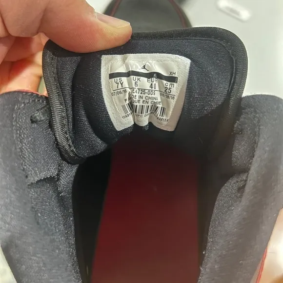Air Jordan 1 Retro Mid GS 'Black Gym Red'​