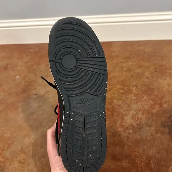 Air Jordan 1 Retro Mid GS 'Black Gym Red'​
