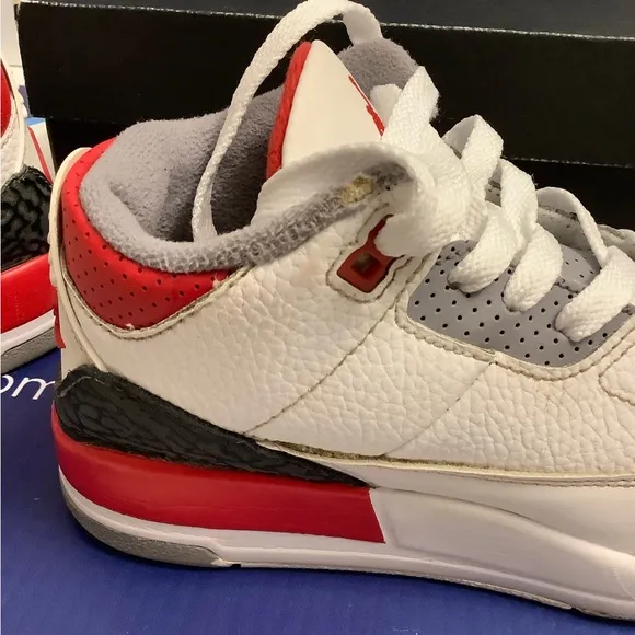 Air Jordan 3 Retro Fire Red Kids 2.5y