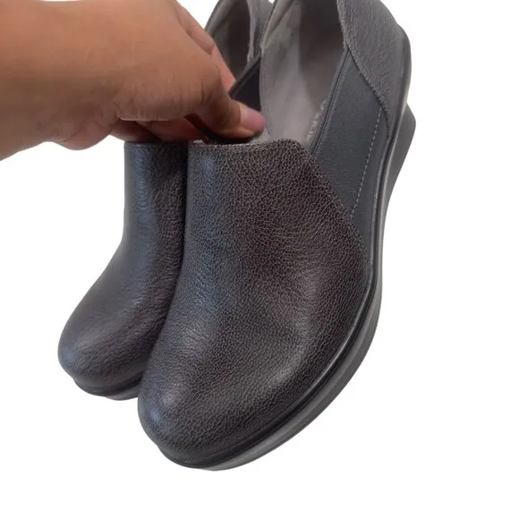 Alegria FRA -883  Women's Slip-On Leather Wedge Shoes Size 8 Spotted Gray/Black
