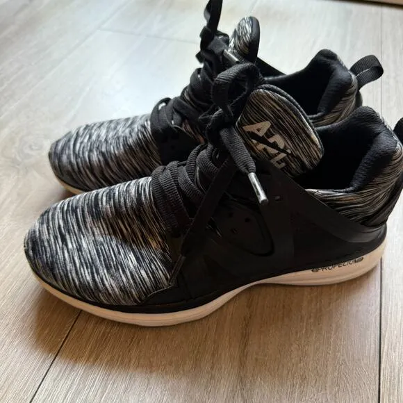APL Lululemon TechLoom Ascend Shoe Womens Sz 7 Black &amp; White Propelium