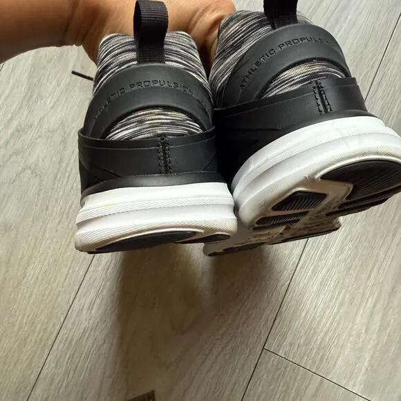 APL Lululemon TechLoom Ascend Shoe Womens Sz 7 Black &amp; White Propelium