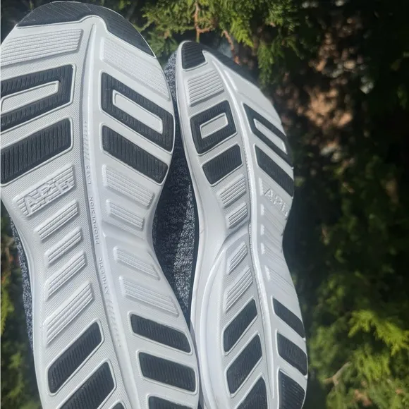 APL men’s gym shoes NEW