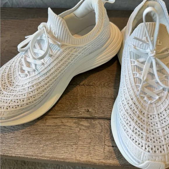 APL TechLoom Zipline Sneakers in White 8.5