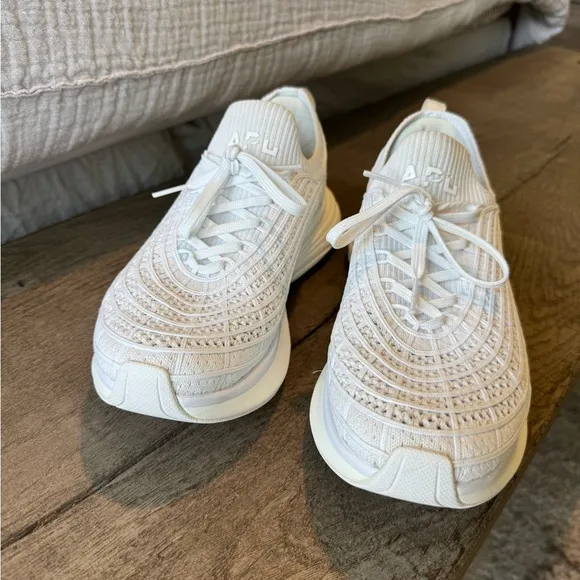APL TechLoom Zipline Sneakers in White 8.5