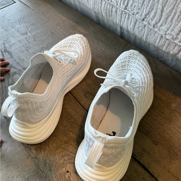 APL TechLoom Zipline Sneakers in White 8.5