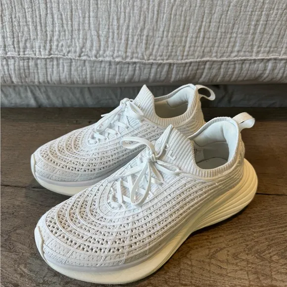 APL TechLoom Zipline Sneakers in White 8.5