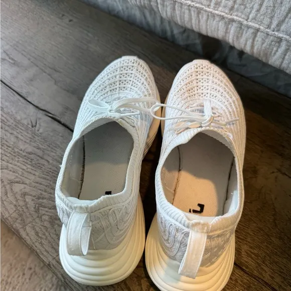 APL TechLoom Zipline Sneakers in White 8.5