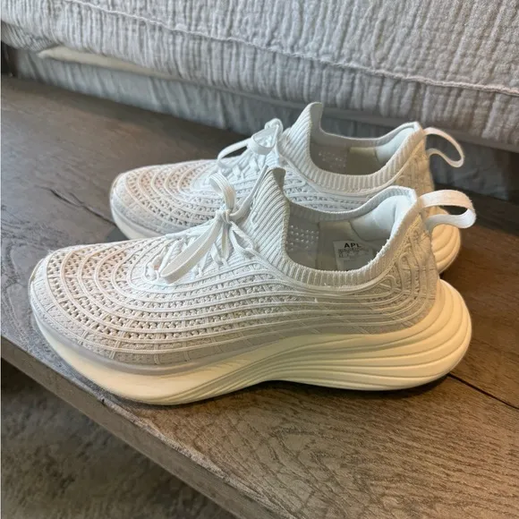 APL TechLoom Zipline Sneakers in White 8.5