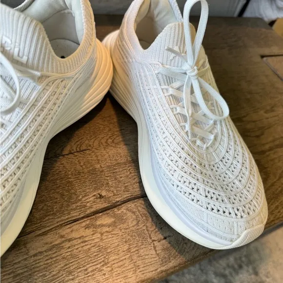 APL TechLoom Zipline Sneakers in White 8.5