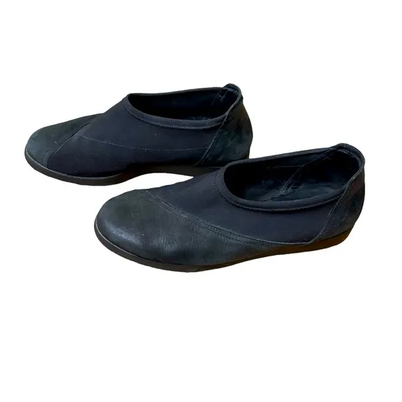 Arche nubuck and neoprene slip on shoes in black. Size 39. Gently worn.
