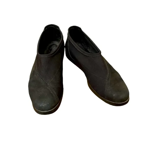 Arche nubuck and neoprene slip on shoes in black. Size 39. Gently worn.