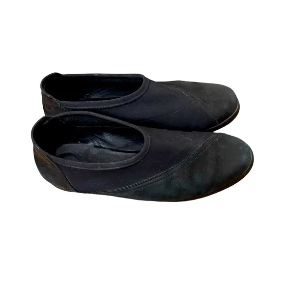 Arche nubuck and neoprene slip on shoes in black. Size 39. Gently worn.