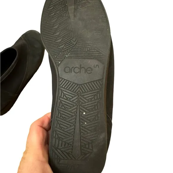 Arche nubuck and neoprene slip on shoes in black. Size 39. Gently worn.