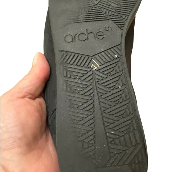 Arche nubuck and neoprene slip on shoes in black. Size 39. Gently worn.
