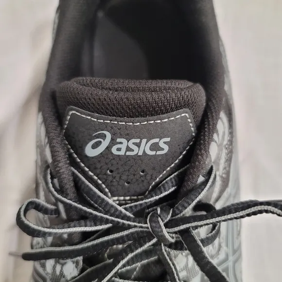 ASICS Men's Gray &amp; Black Gel Venture 6 Cross Training Shoes size 13