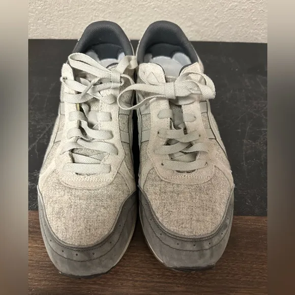 Asics Onitsuka Tiger Running Shoes Men's Grey and White Trainers. Size 10