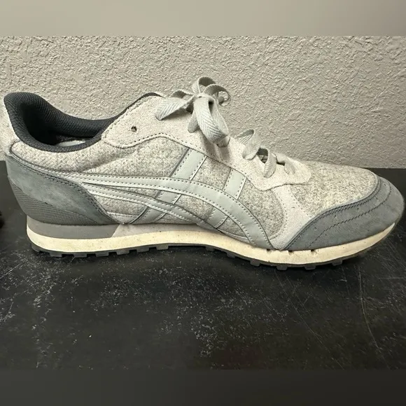 Asics Onitsuka Tiger Running Shoes Men's Grey and White Trainers. Size 10