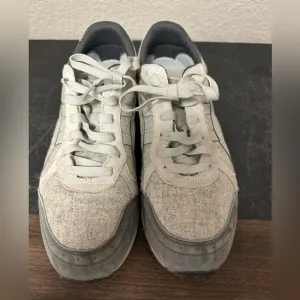 Asics Onitsuka Tiger Running Shoes Men's Grey and White Trainers. Size 10