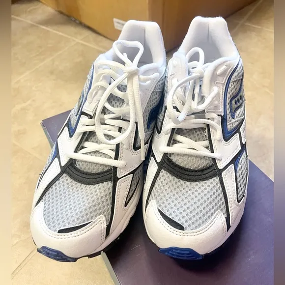Awesome NIB Saucony Grid Rythym 2 men's running shoes!