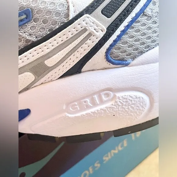 Awesome NIB Saucony Grid Rythym 2 men's running shoes!