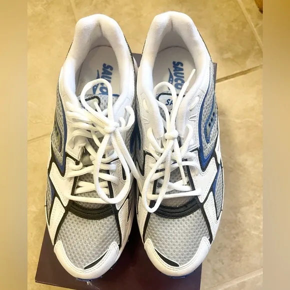 Awesome NIB Saucony Grid Rythym 2 men's running shoes!
